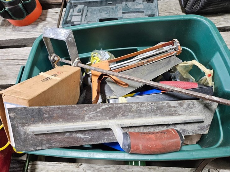 #124-•-tote-of-painting-supplies-image-5