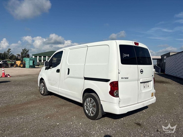 2016-nissan-nv200-image-4