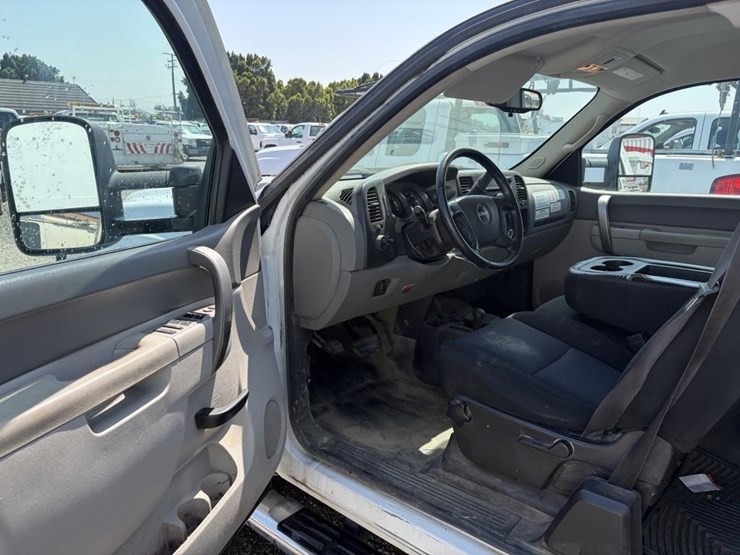 2012-gmc-sierra-2500-image-13