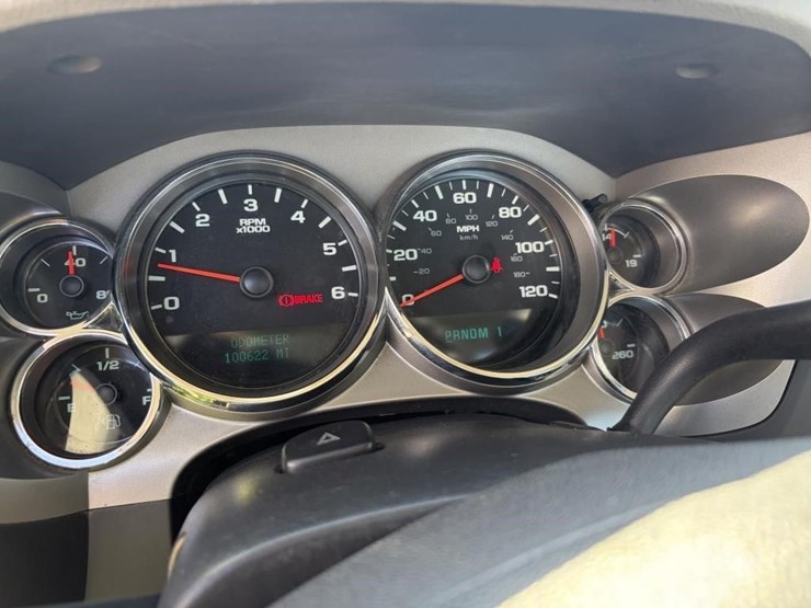 2011-chevrolet-silverado-2500-image-14
