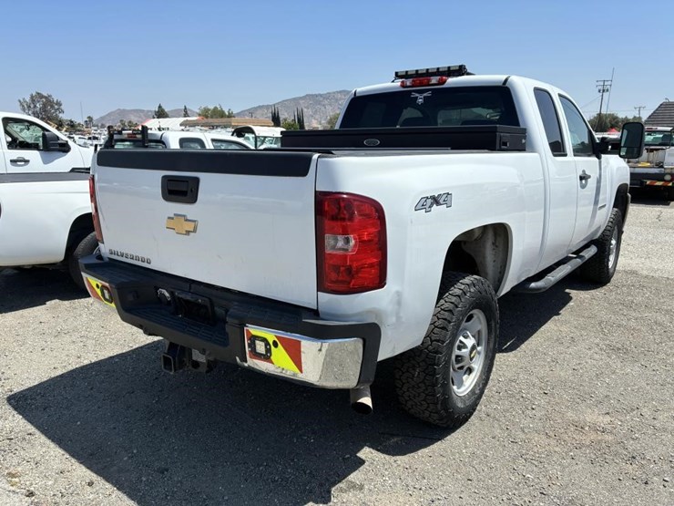 2011-chevrolet-2500hd-image-3