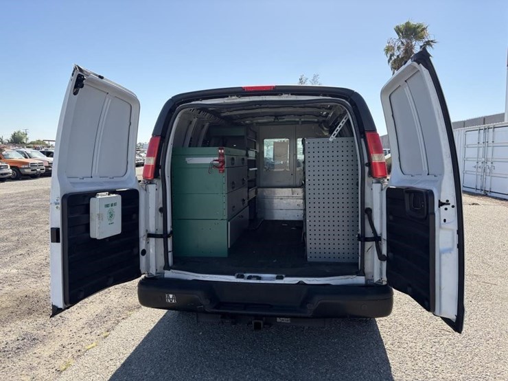 2014-chevrolet-express-3500-image-13