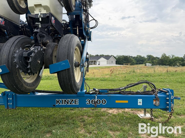 2006-kinze-3600-image-16