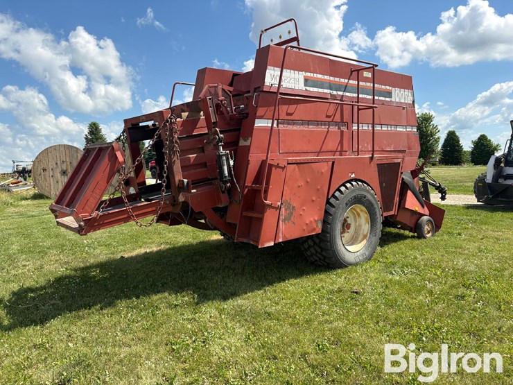 hesston-4700-image-5