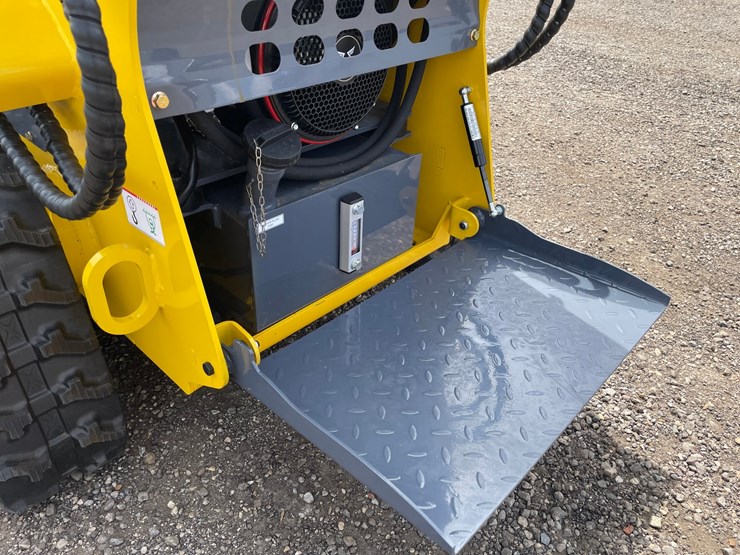 #2826-•-2026-landhero-mini-skid-steer-loader-image-7