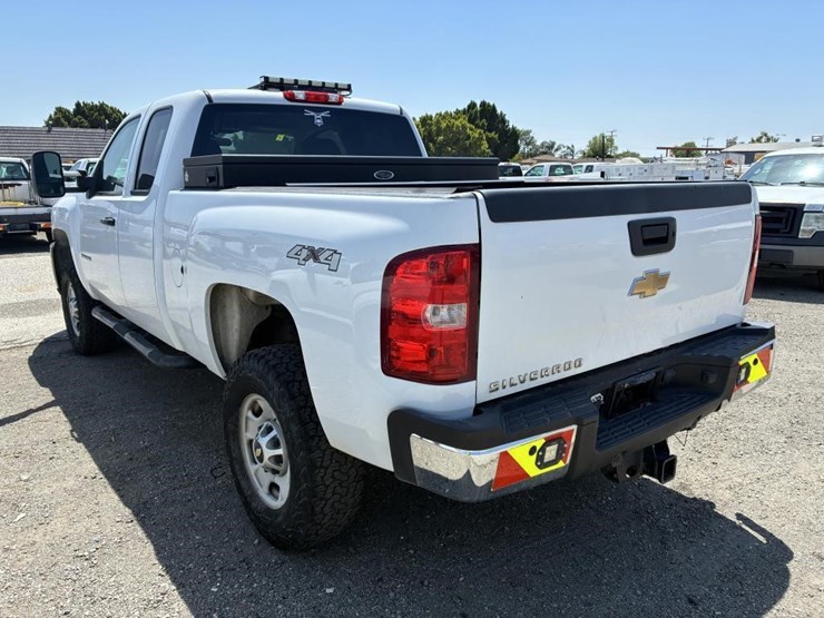 2011-chevrolet-2500hd-image-4