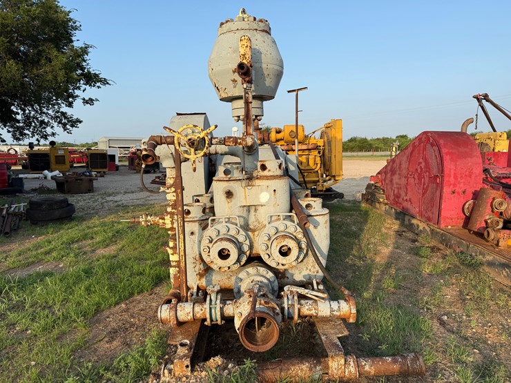 caterpillar-d353-image-2
