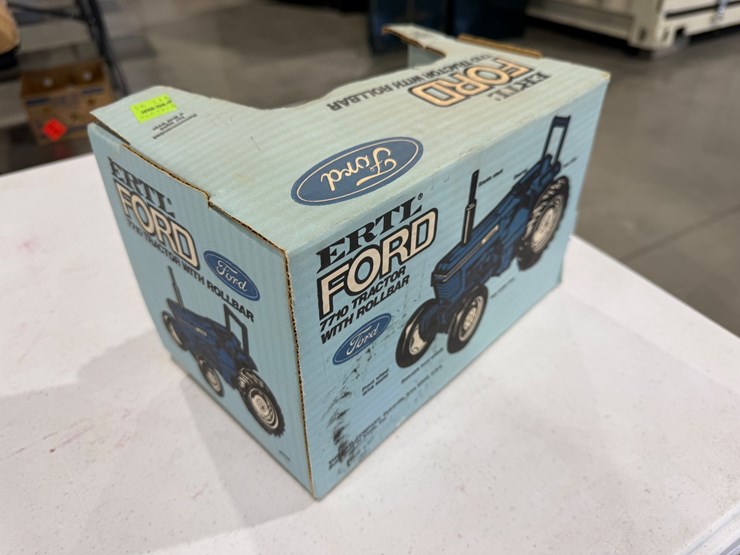 #47264-•-ford-7710-vintage-tractor-toy-image-4