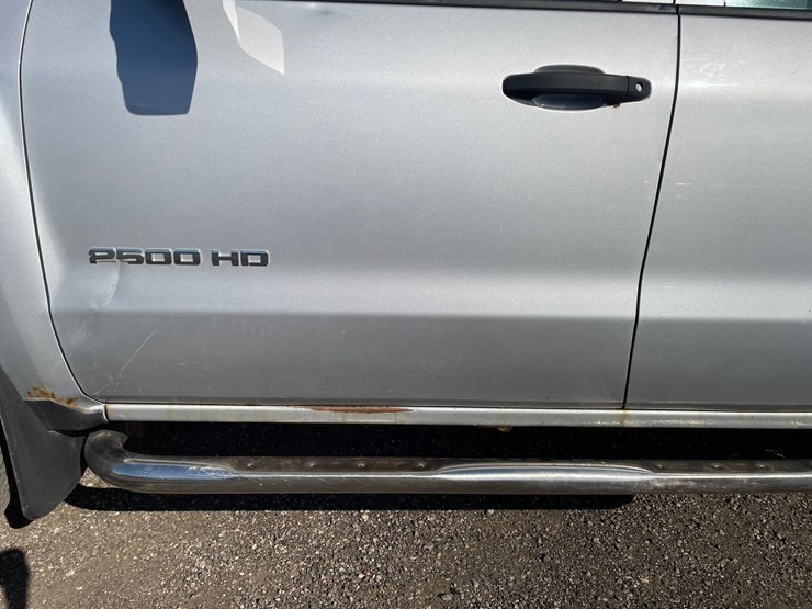 2015-chevrolet-2500-image-11