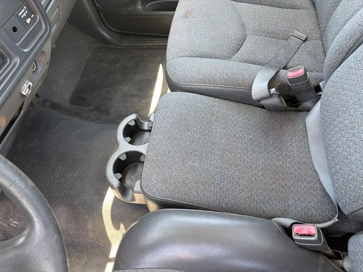 2006-chevrolet-2500-image-16