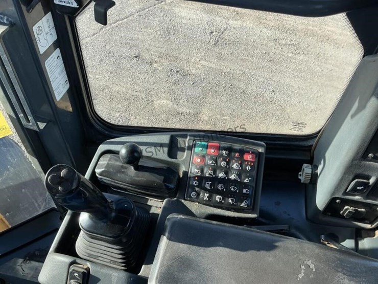 2017-deere-624k-image-23