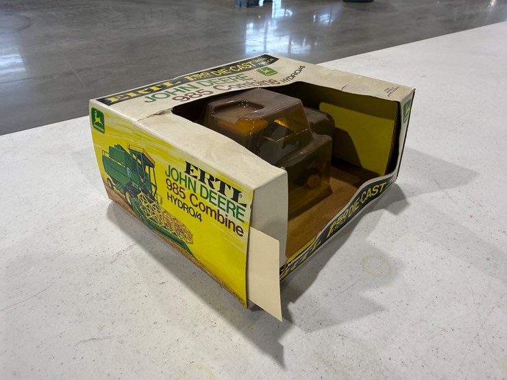 #47266-•-john-deere-985-combine-vintage-toy-image-2