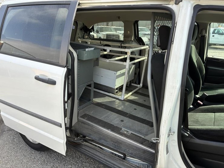 2012-dodge-caravan-image-11