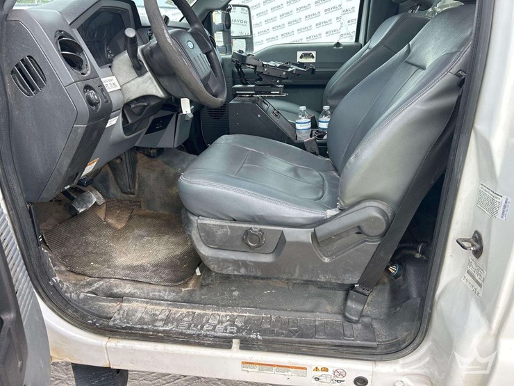 2014-ford-f550-image-17