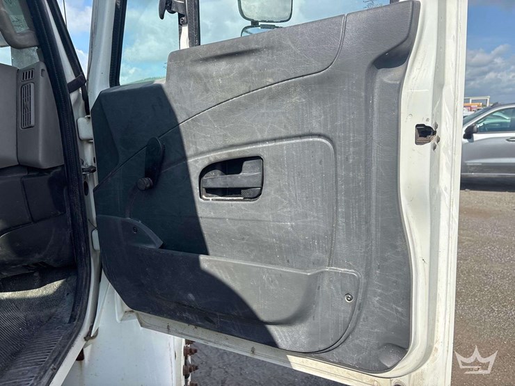 2018-international-durastar-4300-image-36
