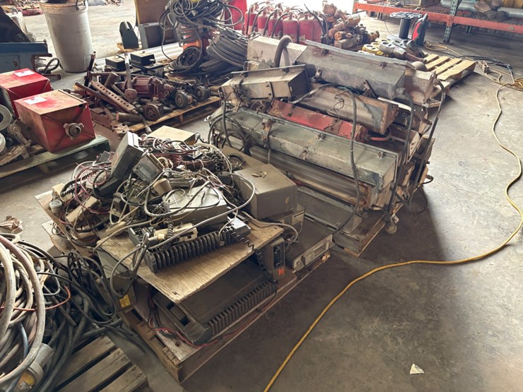 (5-pallets)-of-assorted-flood-lights,-electrical-components,-wiring,-etc.-image-5