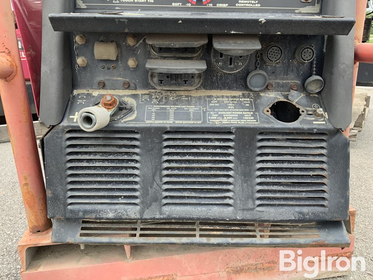 massey-ferguson-730-image-17