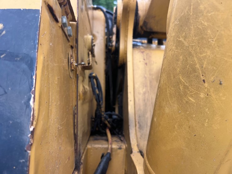 #2038-•-cat-e240b-image-17
