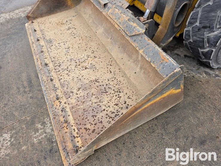 2021-new-holland-l328-image-15