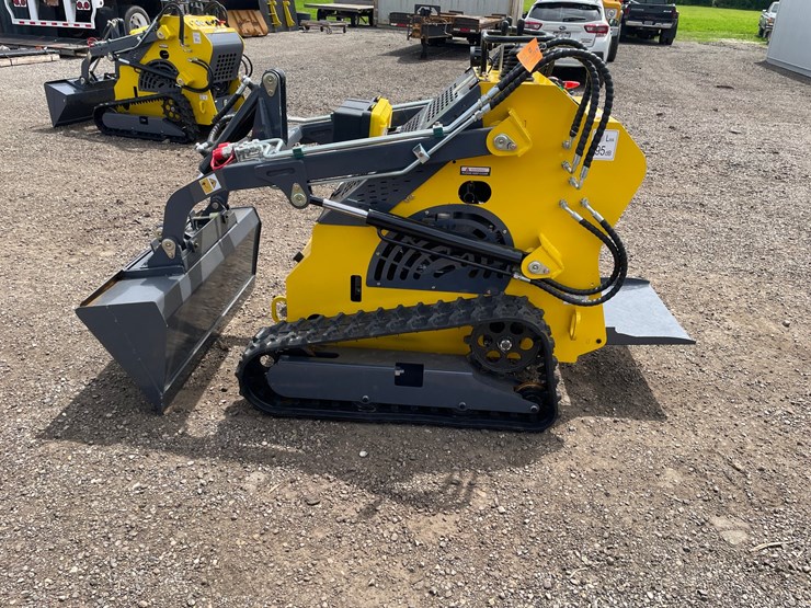 #2825-•-2026-landhero-mini-skid-steer-loader-image-7