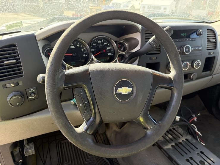 2012-chevrolet-silverado-2500-image-12