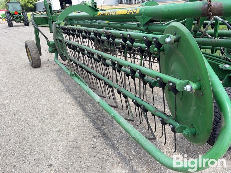 john-deere-700-image-16
