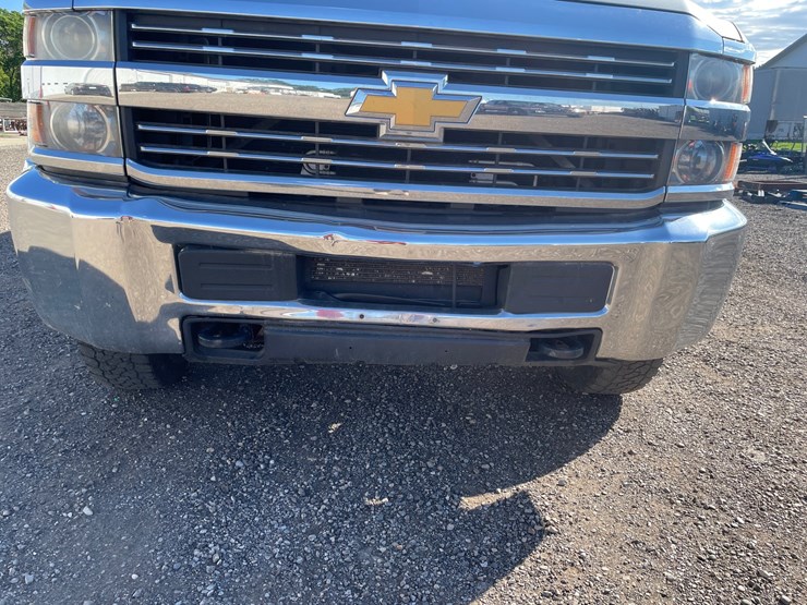 2015-chevrolet-2500-image-3