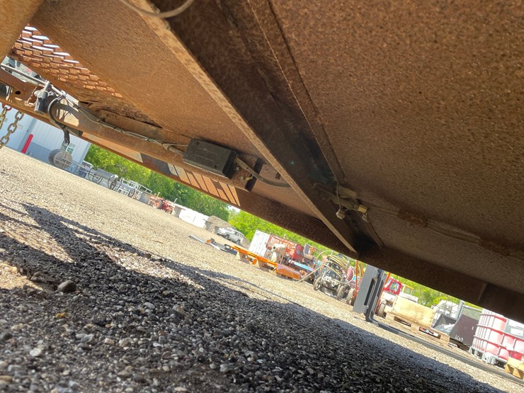 #2097-•-1999-olympic-tandem-axle-equipment-trailer-(has-wi-title)-image-10