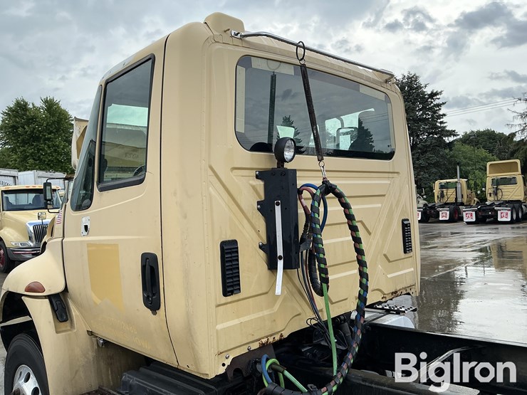 2009-international-durastar-4400-image-16