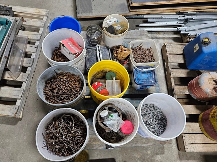 #162-•-pallet-of-nails-and-screws-image-1