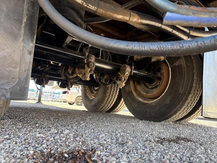2010-versa-v-bottom-spreader-trailer-image-17