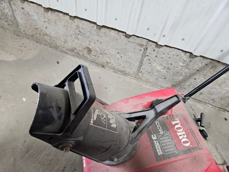 #155-•-toro-ccr1000-snow-thrower-image-7