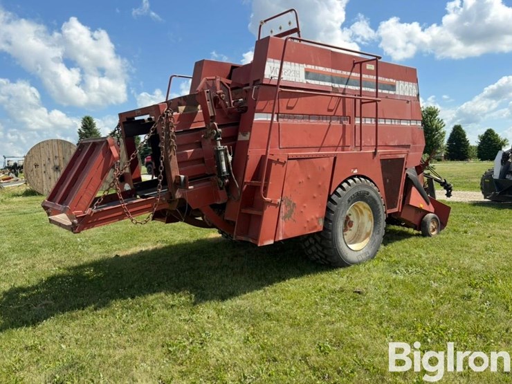 hesston-4700-image-7