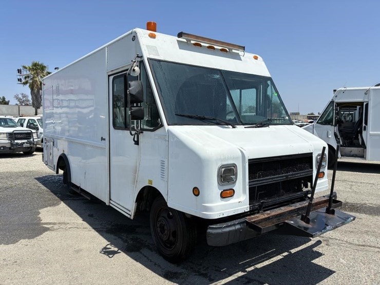 2002-workhorse-p42-image-2