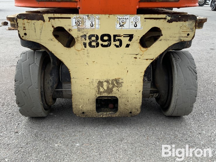 2016-jlg-1230es-image-19