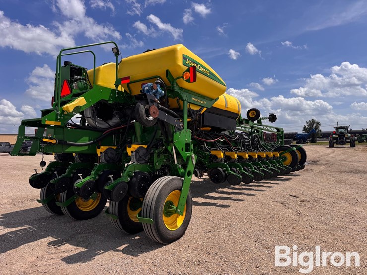 2020-john-deere-1775nt-image-5