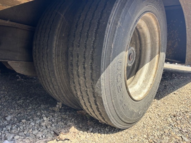 2000-trail-eze-dht7048-t/a-hydraulic-tail-trailer-image-12