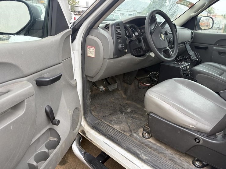 2011-chevrolet-silverado-2500-image-11