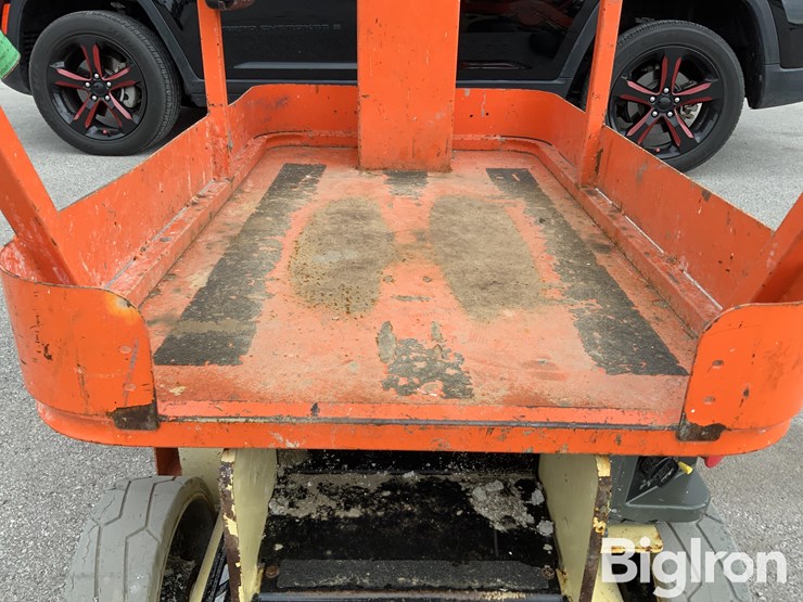 2016-jlg-1230es-image-15