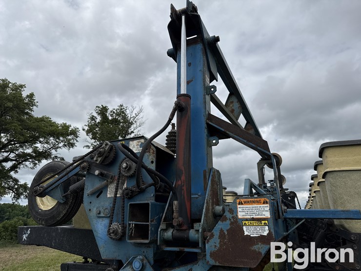 1995-kinze-2600-image-17