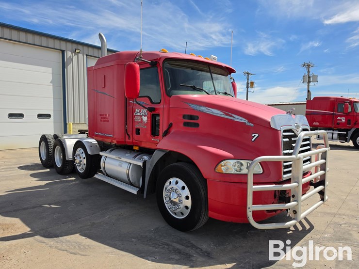 2006-mack-cxn613-vision-tri/a-truck-tractor-image-3