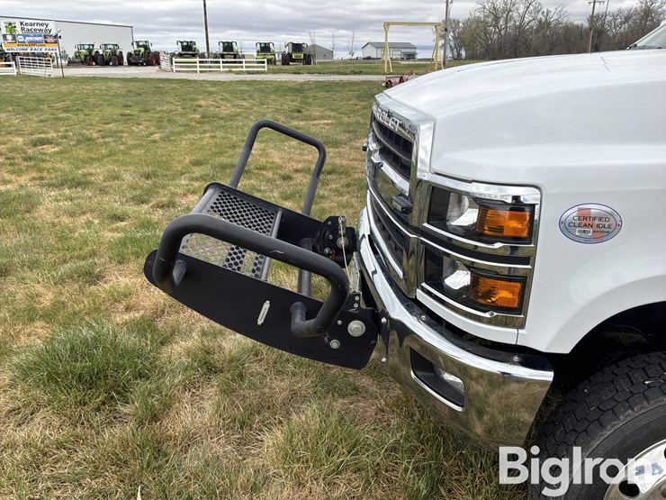 2022-chevrolet-silverado-6500-hd-/-gm515-4x4-crew-cab-service-truck-image-19