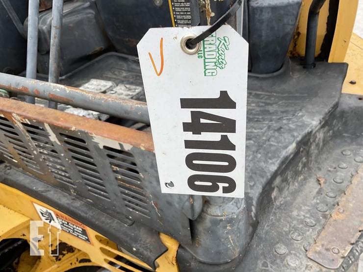 2005-deere-27c-image-19