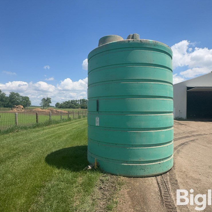 Enduraplas 5500-Gal Liquid Tank