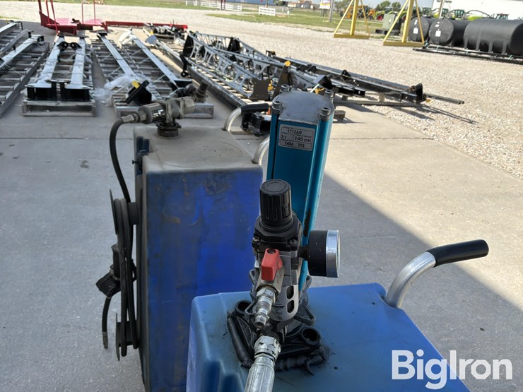 lincoln-oil-dispenser-tanks-image-14