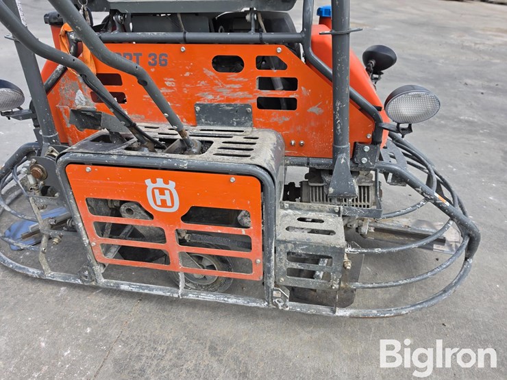 husqvarna-crt36-ride-on-trowel-image-13