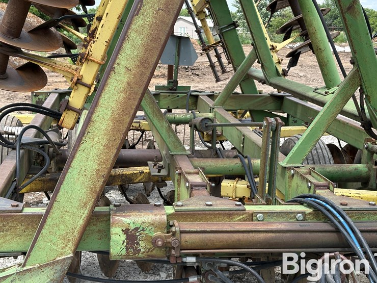 john-deere-230-image-13
