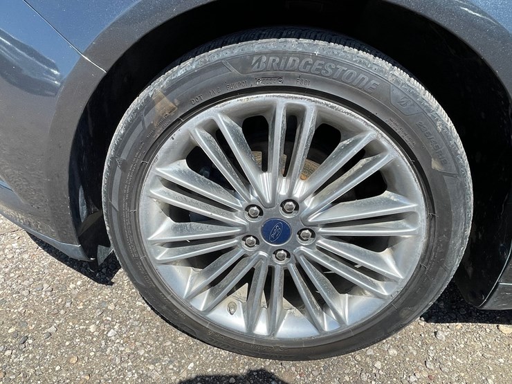 #2789-•-2016-ford-fusion-se-sedan-(has-wi-title)-image-9