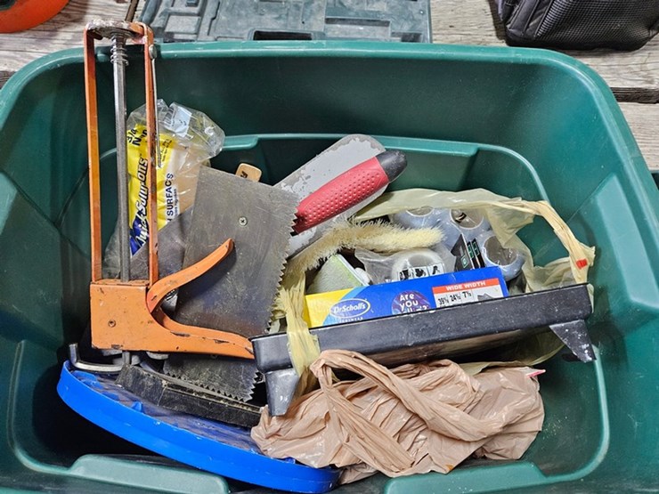 #124-•-tote-of-painting-supplies-image-6