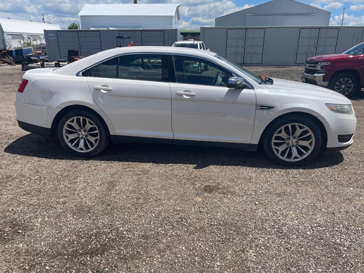#2858-•-2015-ford-taurus-limited-(has-wi-title)-image-4